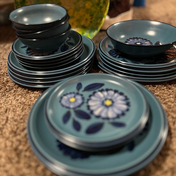 Vintage Genuine Stoneware dishes. - Picture 6 of 7